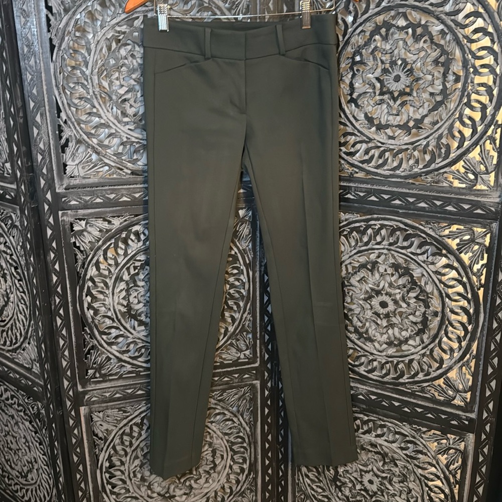 LOFT Marisa classy pants size 2. in good preowned condition. color dark green